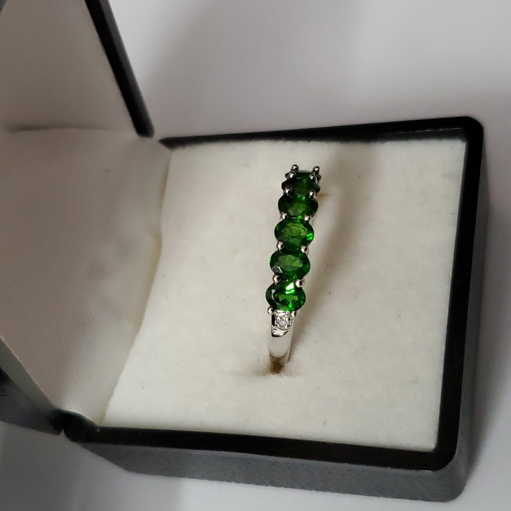 Sterling Silver 925 Emerald Channel Ring - Picture 4 of 5